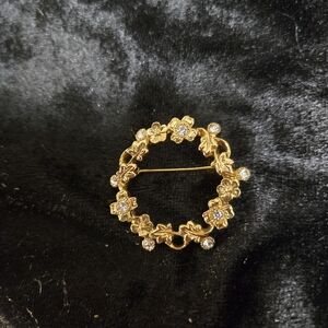 1928 Gold Floral Wreath Brooch